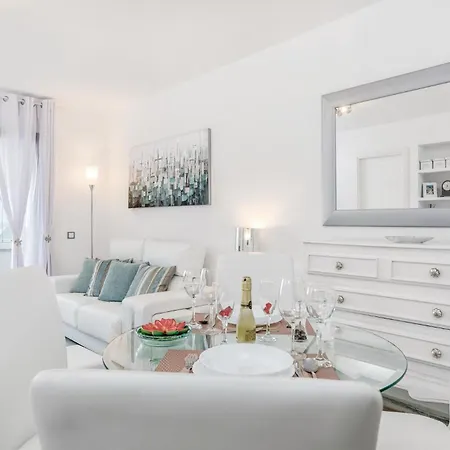 2 Bedroom Lovely In Mijas Costa Apartment