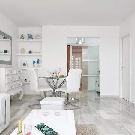 2 Bedroom Lovely In Mijas Costa Apartment *