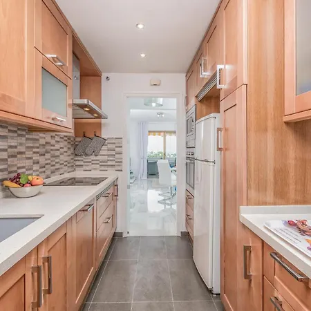 2 Bedroom Lovely In Mijas Costa Sitio de Calahonda